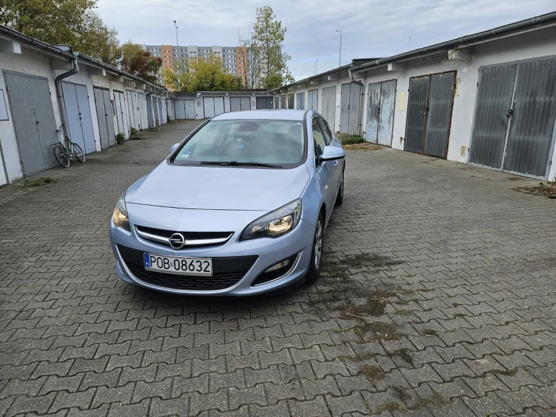 Opel Astra J zadbana Astra krótko po wymianie rozrządu i tarcz hamulcowych